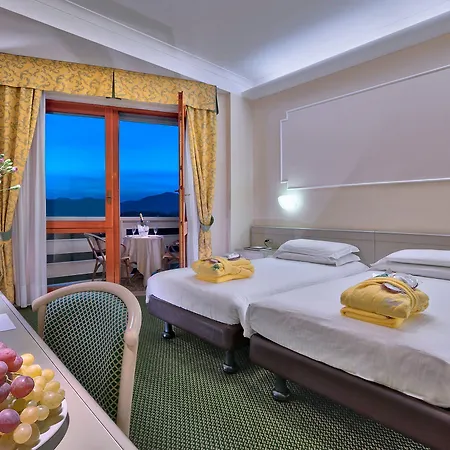 Terme Antoniano فندق مونتيجروتو تيرمي